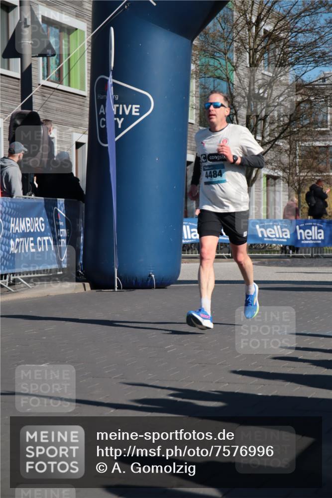 06.04.2025 - 44. Internationalen Wilhelmsburger Insellauf A. Gomolzig http://msf.ph/oto/7576996 06.04.2025 10:31:57 Ziel 3051, 4057, 4223, 4484, 4602 meine-sportfotos.de