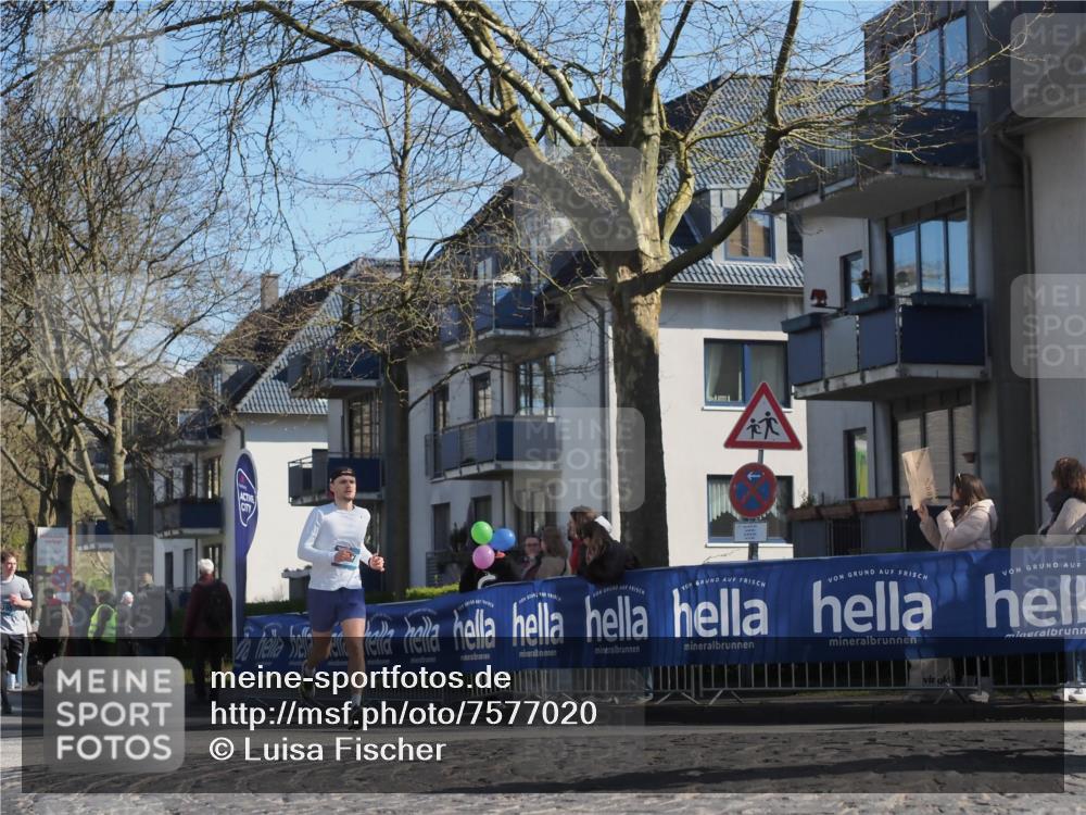 06.04.2025 - 44. Internationalen Wilhelmsburger Insellauf Luisa Fischer http://msf.ph/oto/7577020 06.04.2025 10:43:15 Ziel  meine-sportfotos.de