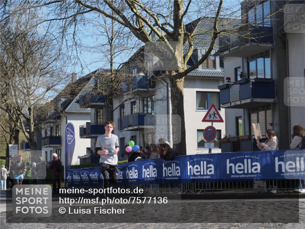06.04.2025 - 44. Internationalen Wilhelmsburger Insellauf Luisa Fischer http://msf.ph/oto/7577136 06.04.2025 10:43:19 Ziel 95 meine-sportfotos.de