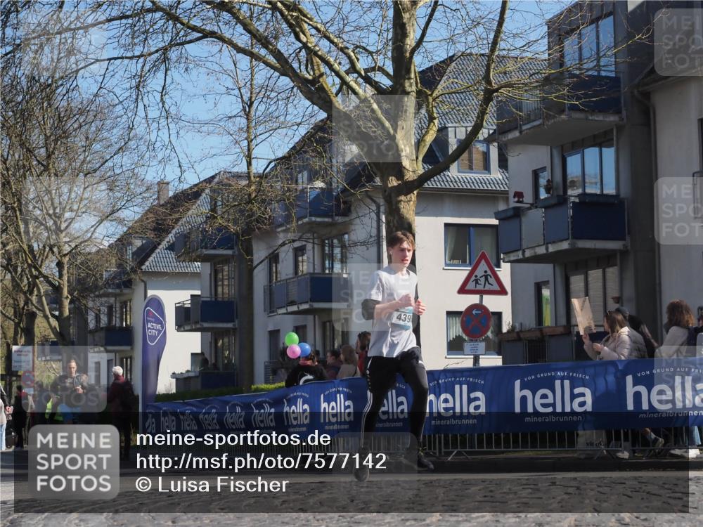 06.04.2025 - 44. Internationalen Wilhelmsburger Insellauf Luisa Fischer http://msf.ph/oto/7577142 06.04.2025 10:43:20 Ziel 439 meine-sportfotos.de