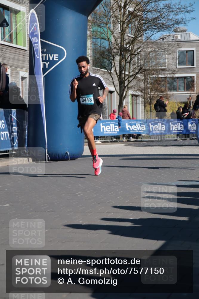 06.04.2025 - 44. Internationalen Wilhelmsburger Insellauf A. Gomolzig http://msf.ph/oto/7577150 06.04.2025 10:31:48 Ziel 3413, 3962, 4057, 4223, 4271, 4497 meine-sportfotos.de