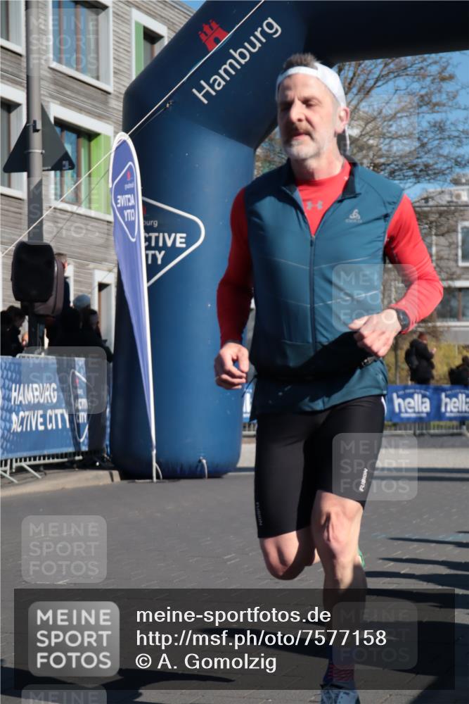 06.04.2025 - 44. Internationalen Wilhelmsburger Insellauf A. Gomolzig http://msf.ph/oto/7577158 06.04.2025 10:31:40 Ziel 3019, 3338 meine-sportfotos.de