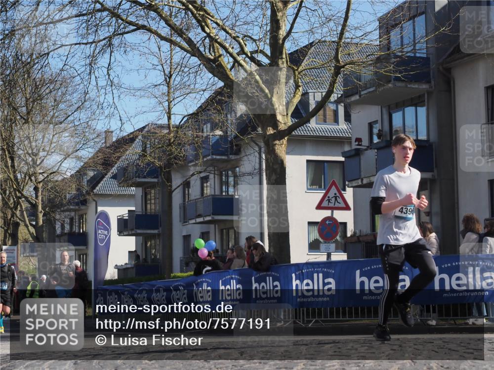 06.04.2025 - 44. Internationalen Wilhelmsburger Insellauf Luisa Fischer http://msf.ph/oto/7577191 06.04.2025 10:43:20 Ziel 439 meine-sportfotos.de