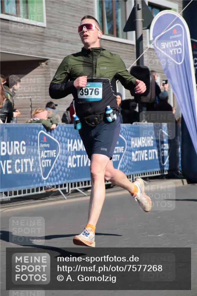 06.04.2025 - 44. Internationalen Wilhelmsburger Insellauf A. Gomolzig http://msf.ph/oto/7577268 06.04.2025 10:31:26 Ziel 3445, 3542, 3976, 4298, 5025 meine-sportfotos.de
