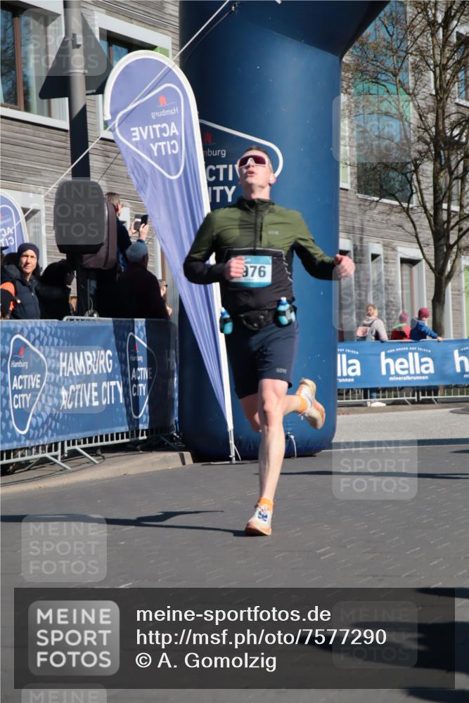 06.04.2025 - 44. Internationalen Wilhelmsburger Insellauf A. Gomolzig http://msf.ph/oto/7577290 06.04.2025 10:31:26 Ziel 3445, 3542, 3976, 4298, 5025 meine-sportfotos.de