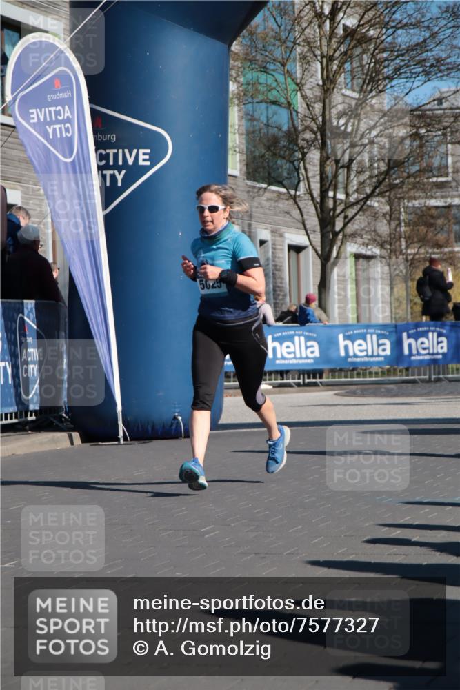 06.04.2025 - 44. Internationalen Wilhelmsburger Insellauf A. Gomolzig http://msf.ph/oto/7577327 06.04.2025 10:31:23 Ziel 3445, 3542, 3976, 4584, 5025 meine-sportfotos.de