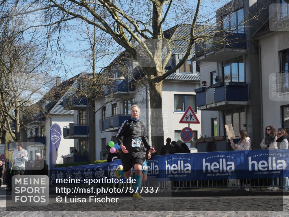 06.04.2025 - 44. Internationalen Wilhelmsburger Insellauf Luisa Fischer http://msf.ph/oto/7577337 06.04.2025 10:43:23 Ziel 3924, 3821, 444 meine-sportfotos.de