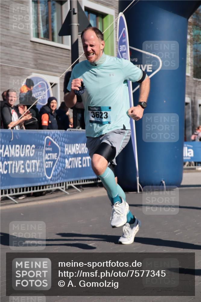 06.04.2025 - 44. Internationalen Wilhelmsburger Insellauf A. Gomolzig http://msf.ph/oto/7577345 06.04.2025 10:31:17 Ziel 3132, 3623, 4584, 5052 meine-sportfotos.de