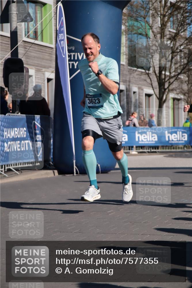 06.04.2025 - 44. Internationalen Wilhelmsburger Insellauf A. Gomolzig http://msf.ph/oto/7577355 06.04.2025 10:31:17 Ziel 3132, 3623, 4584, 5052 meine-sportfotos.de