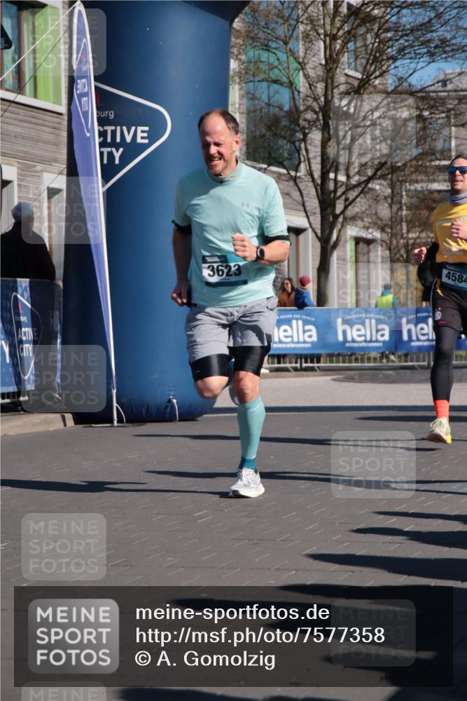 06.04.2025 - 44. Internationalen Wilhelmsburger Insellauf A. Gomolzig http://msf.ph/oto/7577358 06.04.2025 10:31:17 Ziel 3132, 3623, 4584, 5052 meine-sportfotos.de