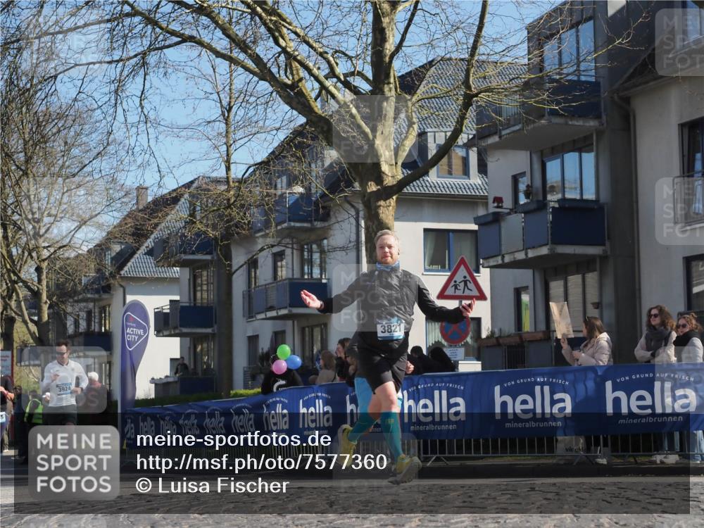 06.04.2025 - 44. Internationalen Wilhelmsburger Insellauf Luisa Fischer http://msf.ph/oto/7577360 06.04.2025 10:43:23 Ziel 3924, 3821 meine-sportfotos.de
