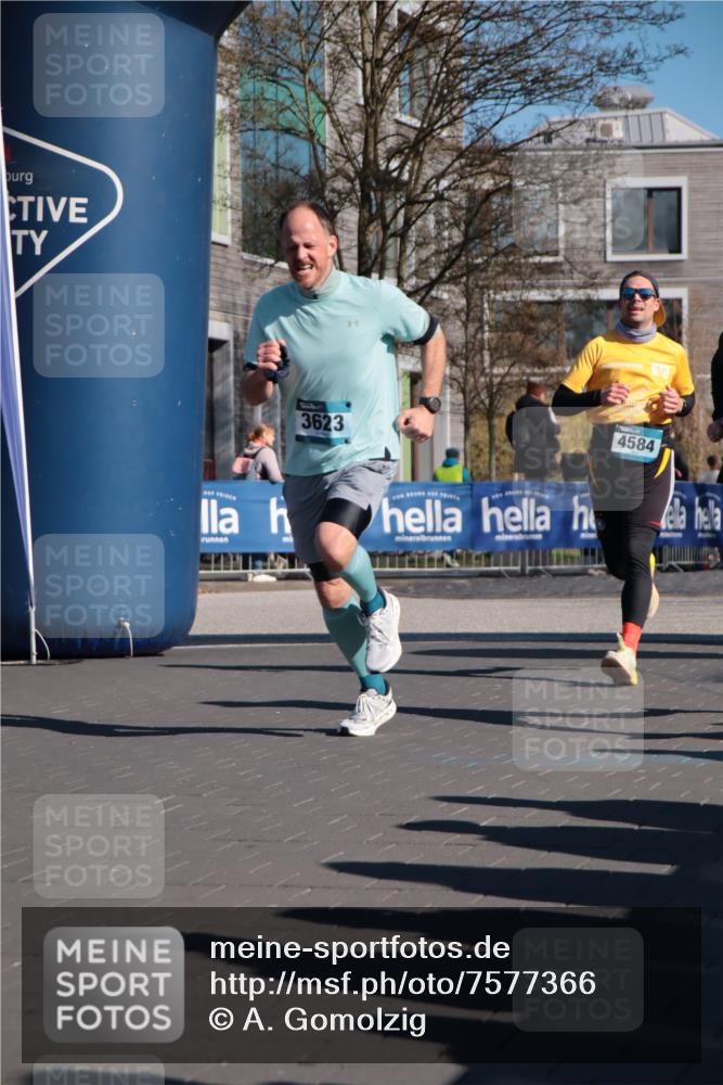 06.04.2025 - 44. Internationalen Wilhelmsburger Insellauf A. Gomolzig http://msf.ph/oto/7577366 06.04.2025 10:31:17 Ziel 3132, 3623, 4584, 5052 meine-sportfotos.de