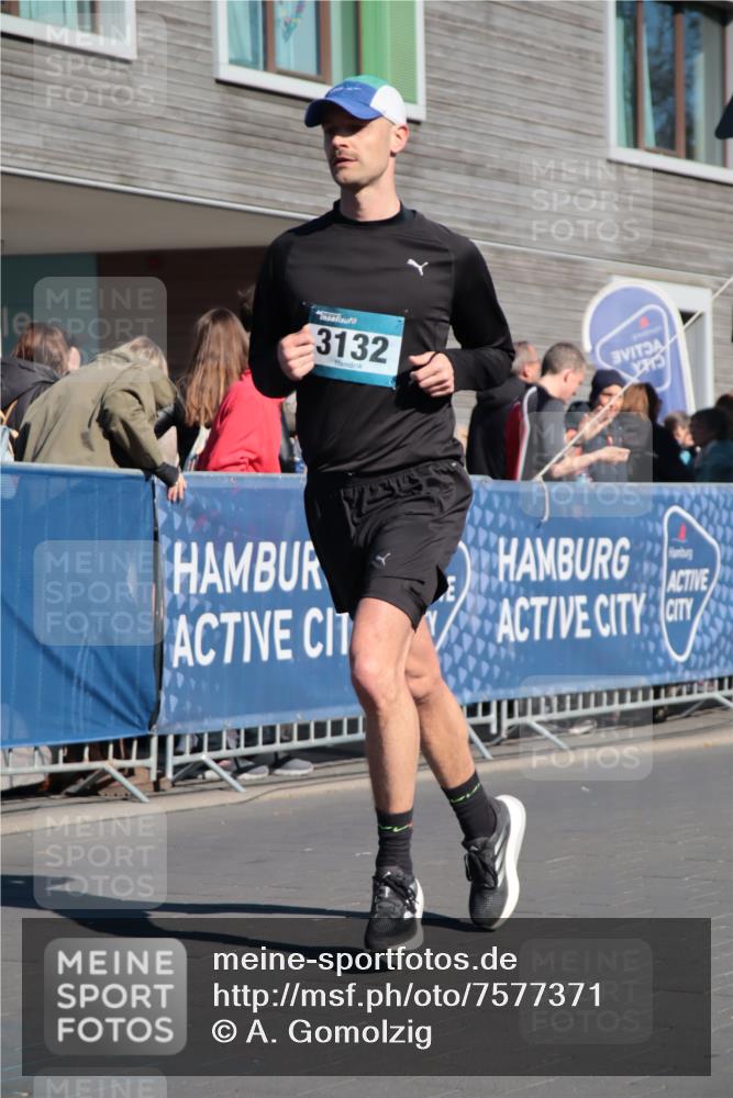 06.04.2025 - 44. Internationalen Wilhelmsburger Insellauf A. Gomolzig http://msf.ph/oto/7577371 06.04.2025 10:31:13 Ziel 3132, 3623, 4584, 5052 meine-sportfotos.de