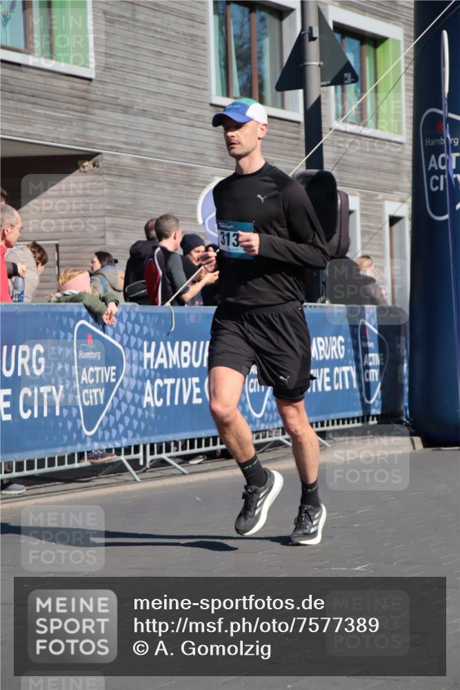 06.04.2025 - 44. Internationalen Wilhelmsburger Insellauf A. Gomolzig http://msf.ph/oto/7577389 06.04.2025 10:31:13 Ziel 3132, 3623, 4584, 5052 meine-sportfotos.de