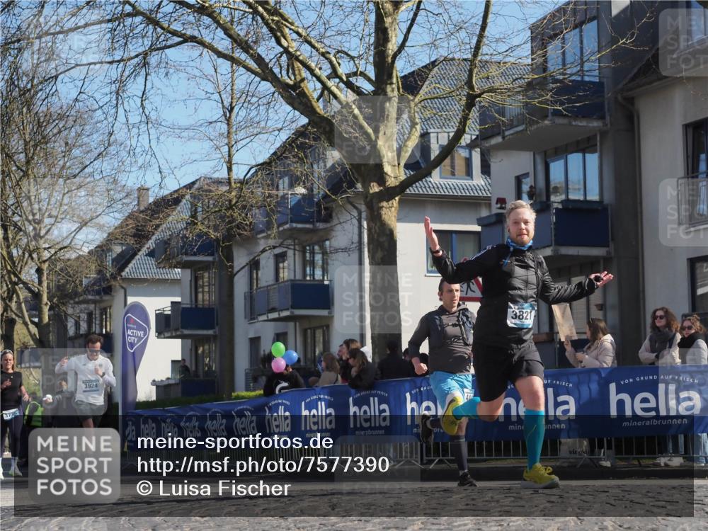06.04.2025 - 44. Internationalen Wilhelmsburger Insellauf Luisa Fischer http://msf.ph/oto/7577390 06.04.2025 10:43:24 Ziel 3735, 3924, 3821 meine-sportfotos.de