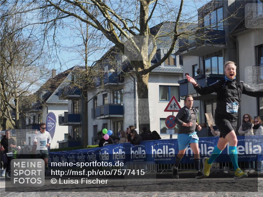 06.04.2025 - 44. Internationalen Wilhelmsburger Insellauf Luisa Fischer http://msf.ph/oto/7577415 06.04.2025 10:43:24 Ziel 3735, 3924, 3821, 44 meine-sportfotos.de