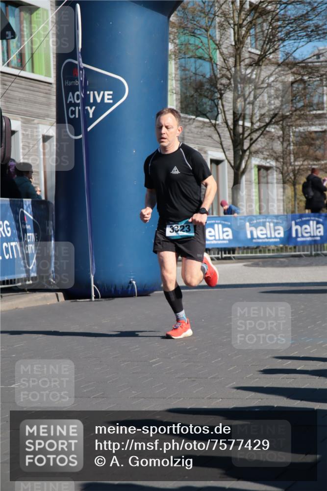 06.04.2025 - 44. Internationalen Wilhelmsburger Insellauf A. Gomolzig http://msf.ph/oto/7577429 06.04.2025 10:31:02 Ziel 3323 meine-sportfotos.de
