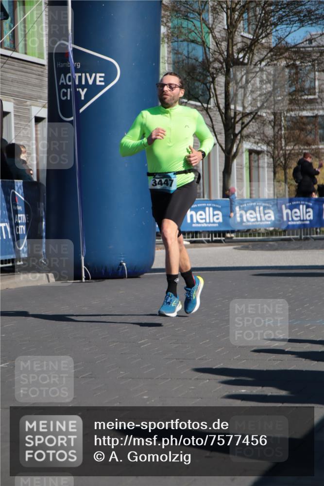 06.04.2025 - 44. Internationalen Wilhelmsburger Insellauf A. Gomolzig http://msf.ph/oto/7577456 06.04.2025 10:30:55 Ziel 3447, 3699, 3939, 4546 meine-sportfotos.de
