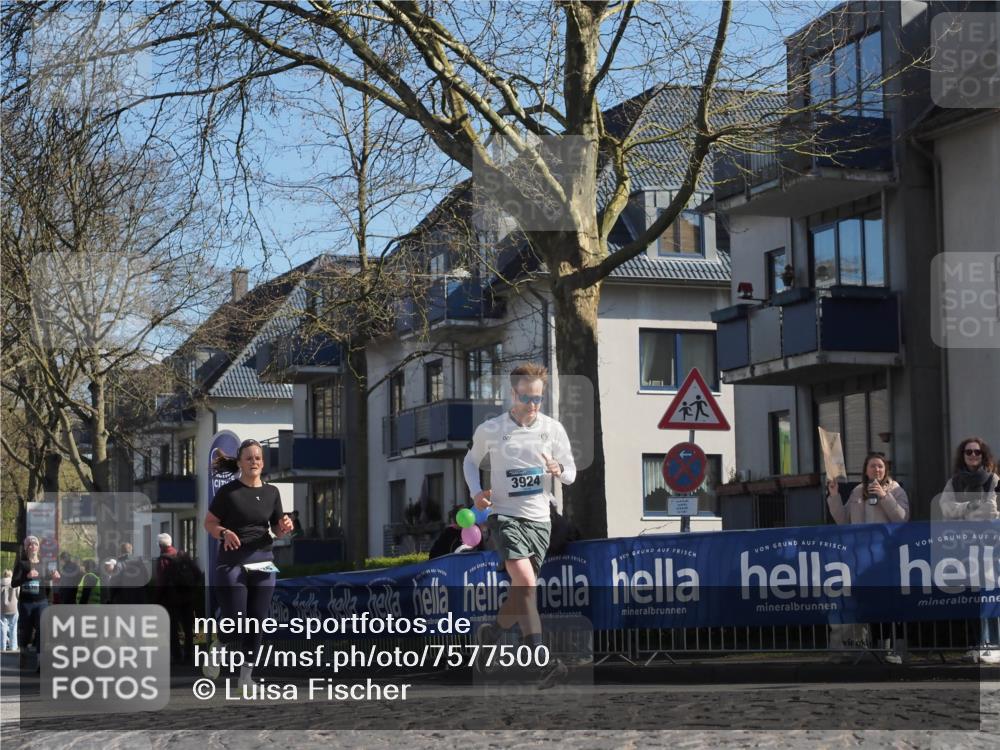 06.04.2025 - 44. Internationalen Wilhelmsburger Insellauf Luisa Fischer http://msf.ph/oto/7577500 06.04.2025 10:43:26 Ziel 3924 meine-sportfotos.de