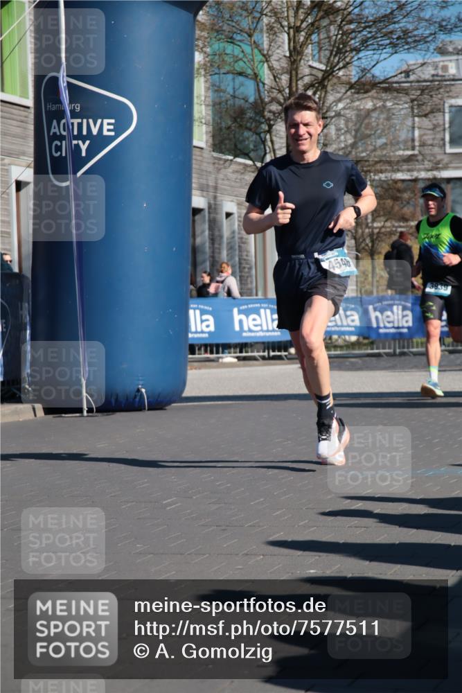 06.04.2025 - 44. Internationalen Wilhelmsburger Insellauf A. Gomolzig http://msf.ph/oto/7577511 06.04.2025 10:30:52 Ziel 3447, 3699, 3939, 4546 meine-sportfotos.de