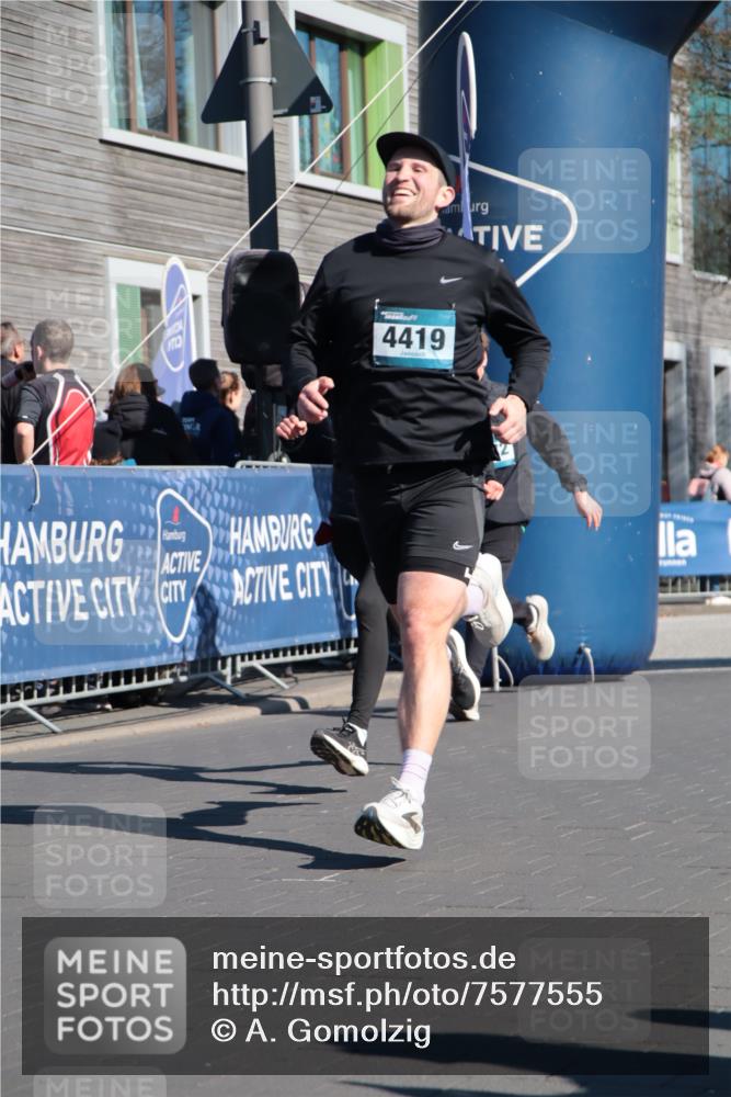 06.04.2025 - 44. Internationalen Wilhelmsburger Insellauf A. Gomolzig http://msf.ph/oto/7577555 06.04.2025 10:30:44 Ziel 3400, 3699, 4370, 4419, 4471, 4472 meine-sportfotos.de