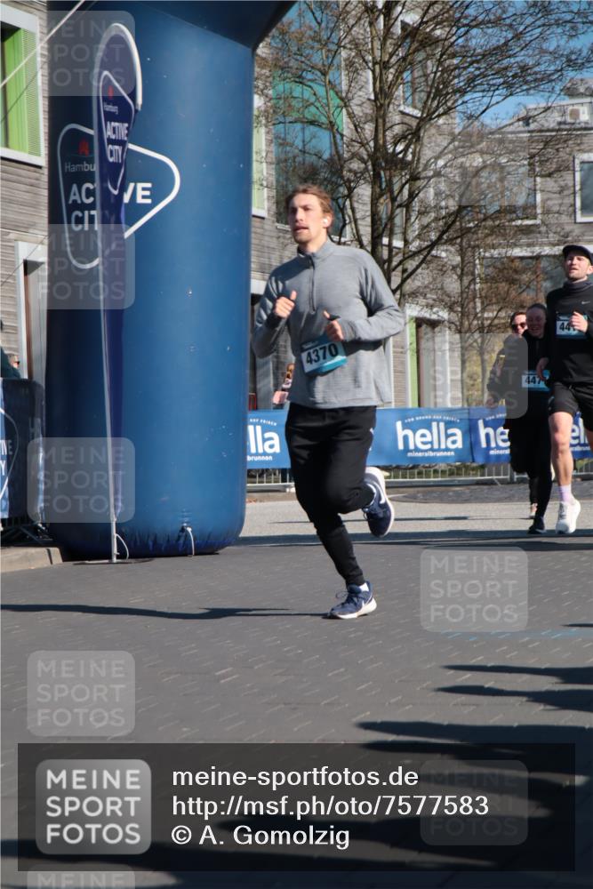 06.04.2025 - 44. Internationalen Wilhelmsburger Insellauf A. Gomolzig http://msf.ph/oto/7577583 06.04.2025 10:30:42 Ziel 3400, 3727, 3742, 4370, 4419, 4459, 4471, 4472 meine-sportfotos.de