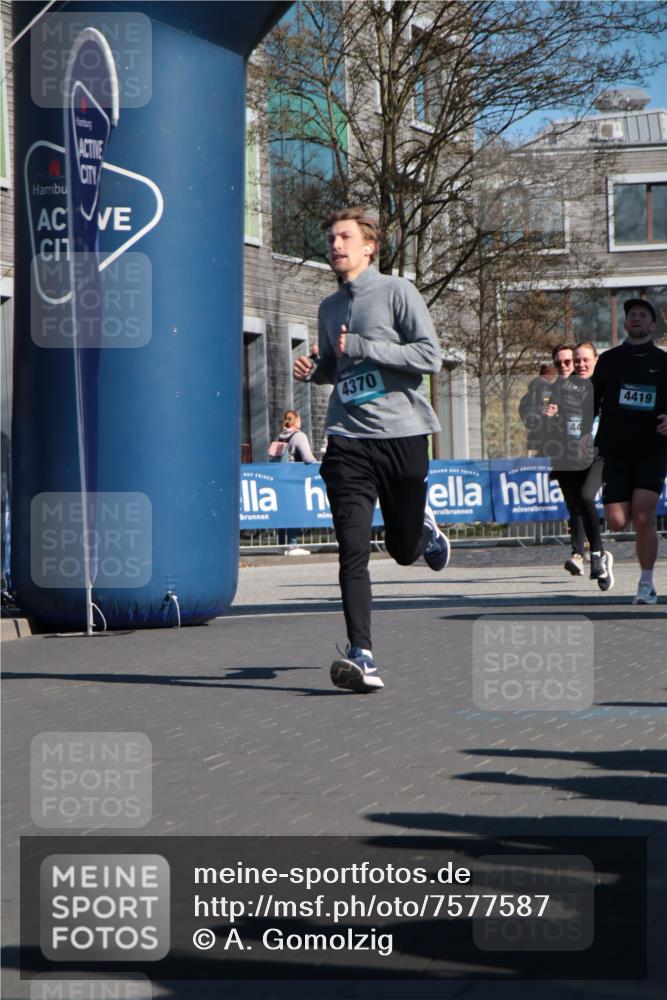 06.04.2025 - 44. Internationalen Wilhelmsburger Insellauf A. Gomolzig http://msf.ph/oto/7577587 06.04.2025 10:30:42 Ziel 3400, 3727, 3742, 4370, 4419, 4459, 4471, 4472 meine-sportfotos.de