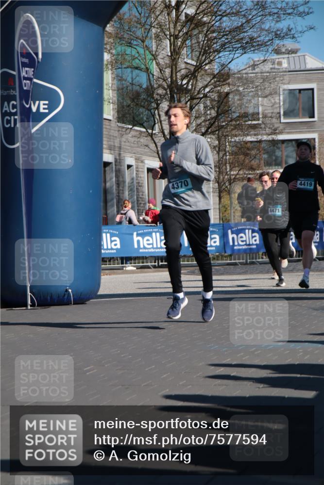 06.04.2025 - 44. Internationalen Wilhelmsburger Insellauf A. Gomolzig http://msf.ph/oto/7577594 06.04.2025 10:30:42 Ziel 3400, 3727, 3742, 4370, 4419, 4459, 4471, 4472 meine-sportfotos.de