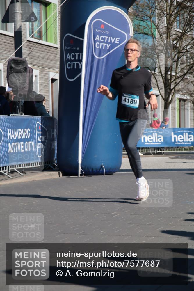06.04.2025 - 44. Internationalen Wilhelmsburger Insellauf A. Gomolzig http://msf.ph/oto/7577687 06.04.2025 10:30:34 Ziel 3400, 3721, 3727, 3742, 4189, 4459 meine-sportfotos.de