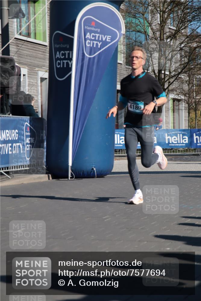 06.04.2025 - 44. Internationalen Wilhelmsburger Insellauf A. Gomolzig http://msf.ph/oto/7577694 06.04.2025 10:30:34 Ziel 3400, 3721, 3727, 3742, 4189, 4459 meine-sportfotos.de