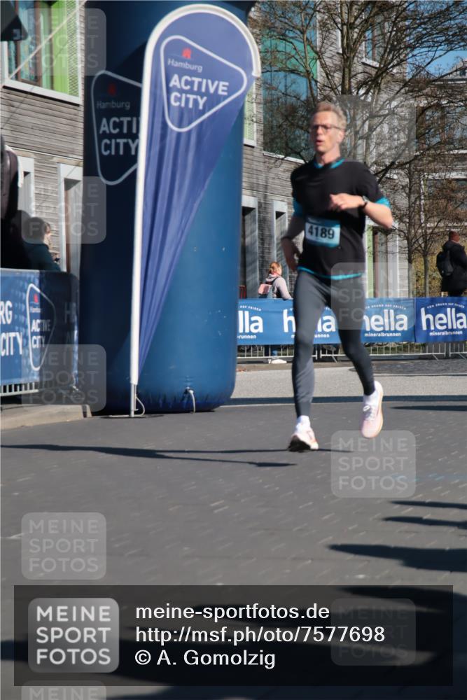 06.04.2025 - 44. Internationalen Wilhelmsburger Insellauf A. Gomolzig http://msf.ph/oto/7577698 06.04.2025 10:30:34 Ziel 3400, 3721, 3727, 3742, 4189, 4459 meine-sportfotos.de