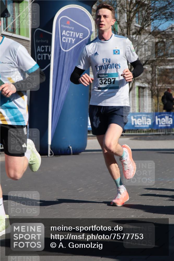 06.04.2025 - 44. Internationalen Wilhelmsburger Insellauf A. Gomolzig http://msf.ph/oto/7577753 06.04.2025 10:30:27 Ziel 3297, 3562, 3721, 4527, 4559 meine-sportfotos.de