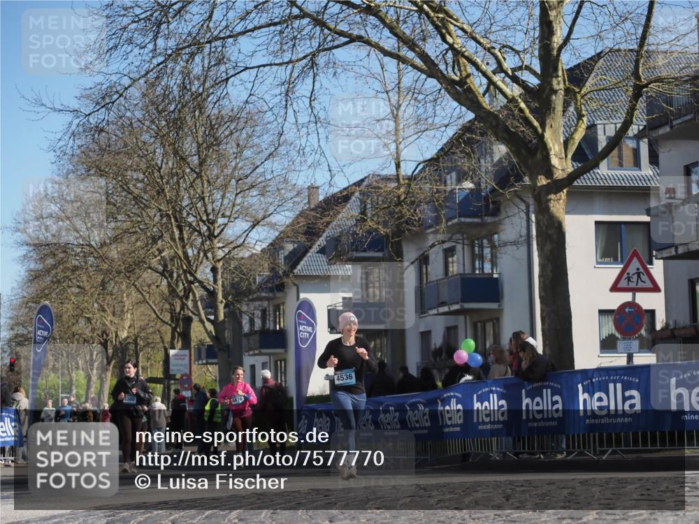 06.04.2025 - 44. Internationalen Wilhelmsburger Insellauf Luisa Fischer http://msf.ph/oto/7577770 06.04.2025 10:43:30 Ziel 380, 3380, 4476, 4536 meine-sportfotos.de