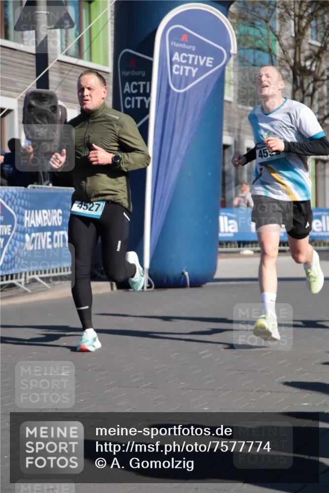 06.04.2025 - 44. Internationalen Wilhelmsburger Insellauf A. Gomolzig http://msf.ph/oto/7577774 06.04.2025 10:30:27 Ziel 3297, 3562, 3721, 4527, 4559 meine-sportfotos.de