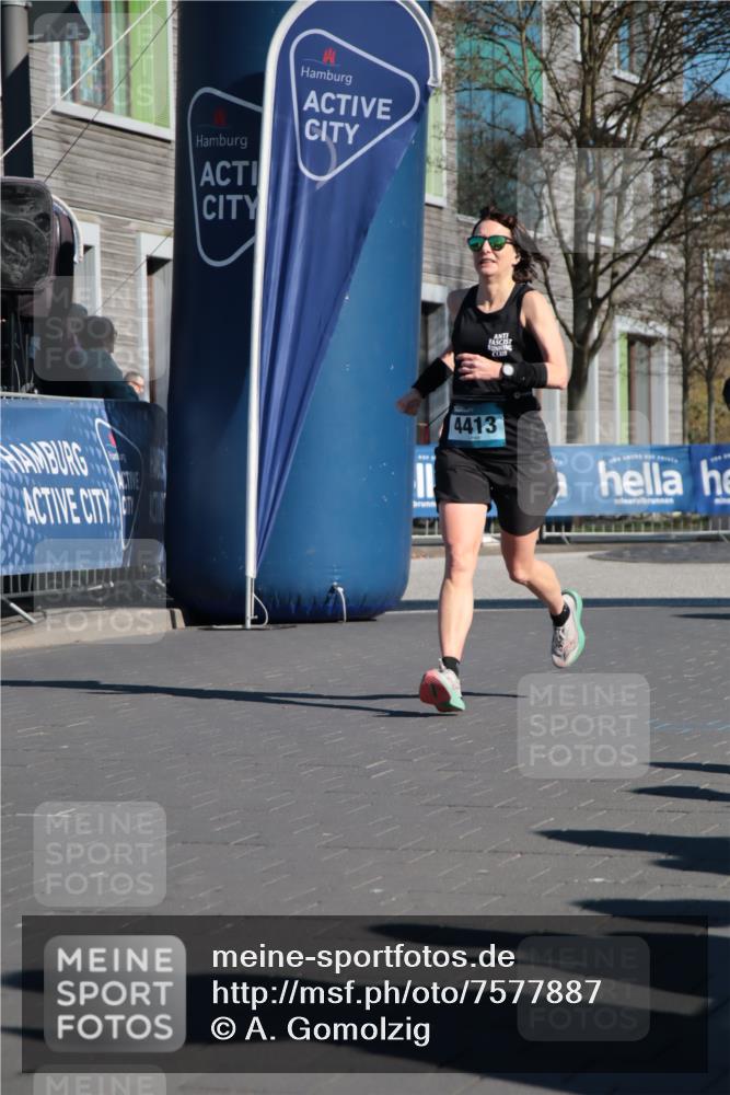 06.04.2025 - 44. Internationalen Wilhelmsburger Insellauf A. Gomolzig http://msf.ph/oto/7577887 06.04.2025 10:30:14 Ziel 4030, 4410, 4413, 5102 meine-sportfotos.de