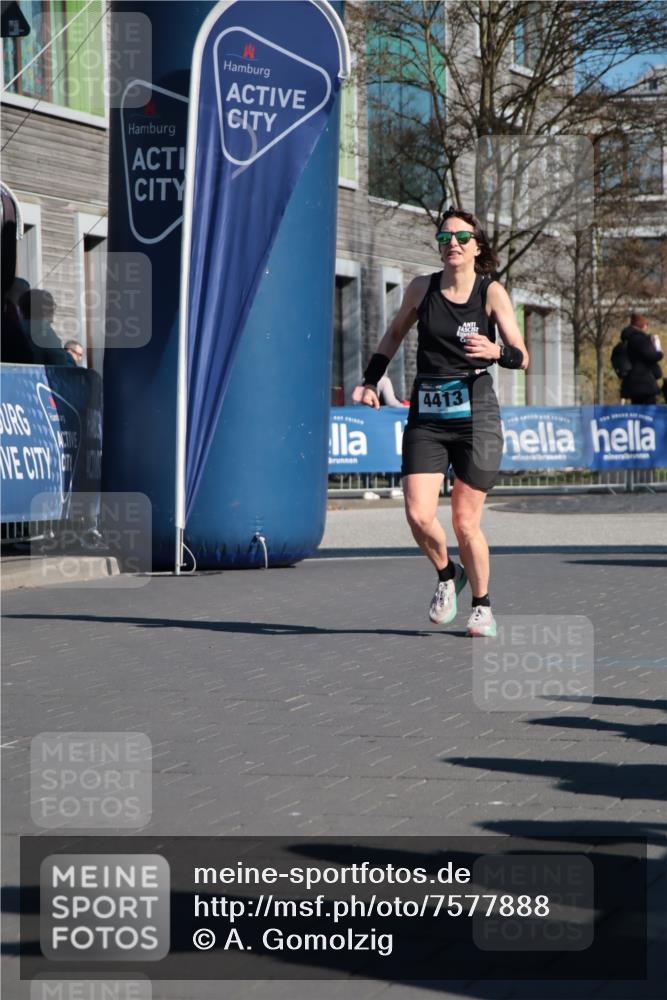 06.04.2025 - 44. Internationalen Wilhelmsburger Insellauf A. Gomolzig http://msf.ph/oto/7577888 06.04.2025 10:30:14 Ziel 4030, 4410, 4413, 5102 meine-sportfotos.de