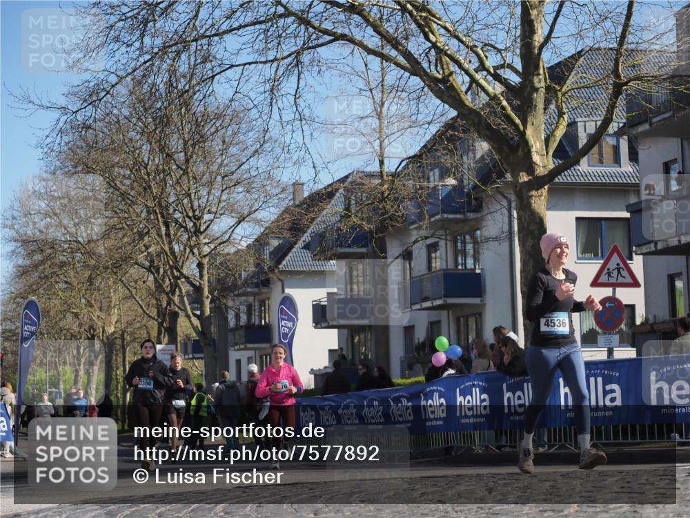 06.04.2025 - 44. Internationalen Wilhelmsburger Insellauf Luisa Fischer http://msf.ph/oto/7577892 06.04.2025 10:43:31 Ziel 3380, 4502, 4536 meine-sportfotos.de