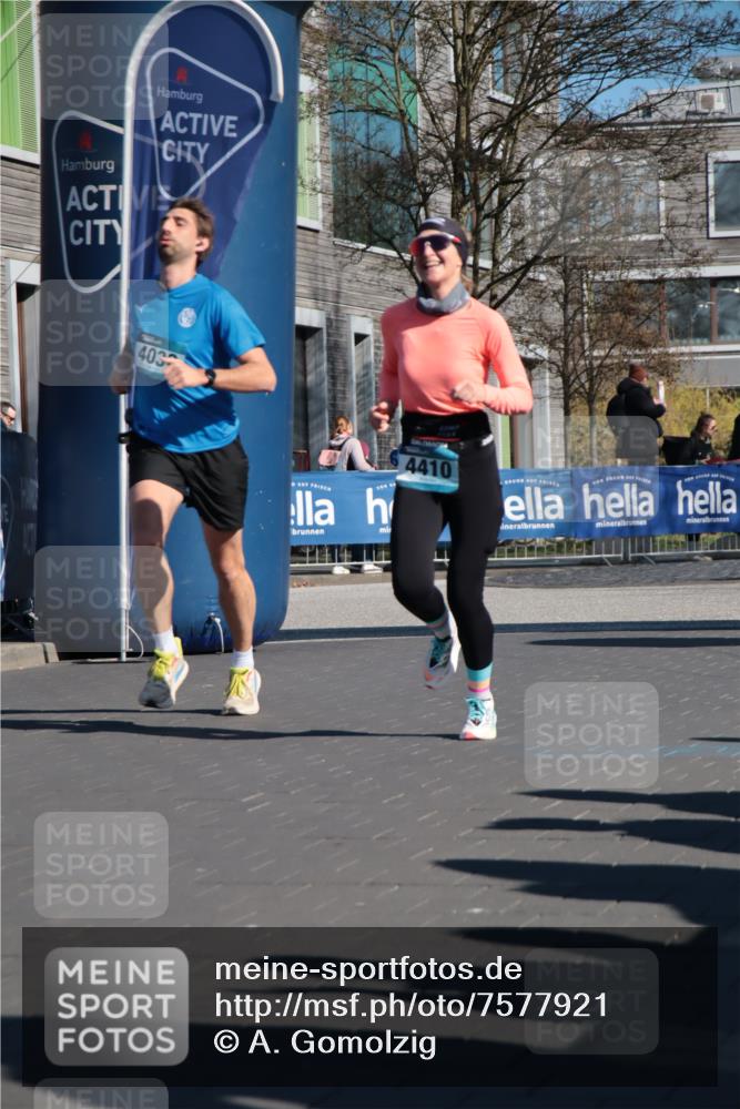 06.04.2025 - 44. Internationalen Wilhelmsburger Insellauf A. Gomolzig http://msf.ph/oto/7577921 06.04.2025 10:30:11 Ziel 4030, 4410, 4413, 5102 meine-sportfotos.de