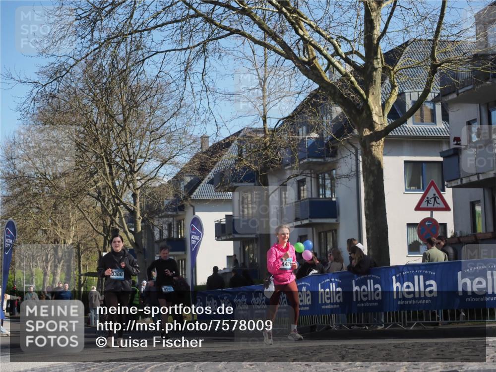 06.04.2025 - 44. Internationalen Wilhelmsburger Insellauf Luisa Fischer http://msf.ph/oto/7578009 06.04.2025 10:43:32 Ziel 3380, 4502, 4476 meine-sportfotos.de