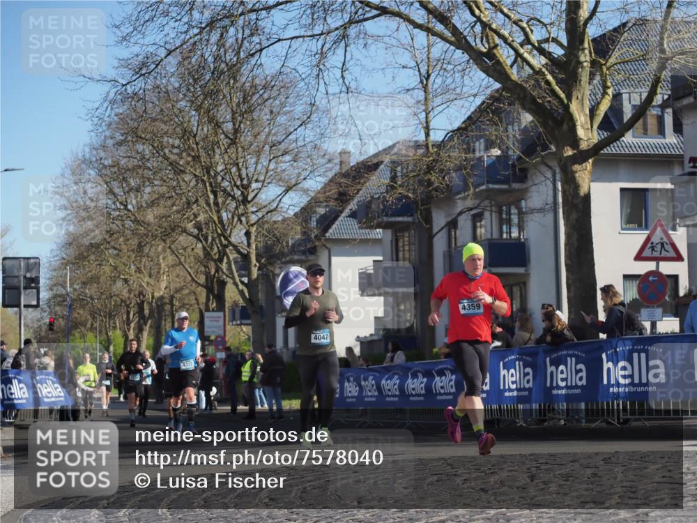 06.04.2025 - 44. Internationalen Wilhelmsburger Insellauf Luisa Fischer http://msf.ph/oto/7578040 06.04.2025 10:38:57 Ziel 4337, 4047, 4359 meine-sportfotos.de