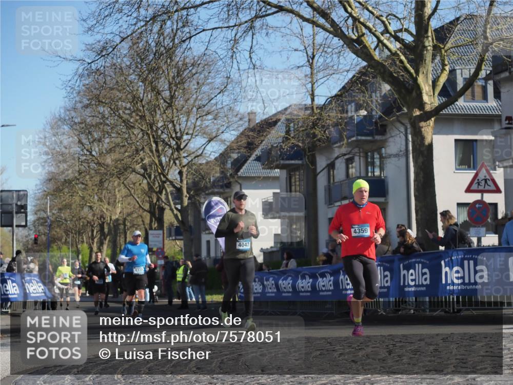 06.04.2025 - 44. Internationalen Wilhelmsburger Insellauf Luisa Fischer http://msf.ph/oto/7578051 06.04.2025 10:38:58 Ziel 4337, 4047, 4359 meine-sportfotos.de