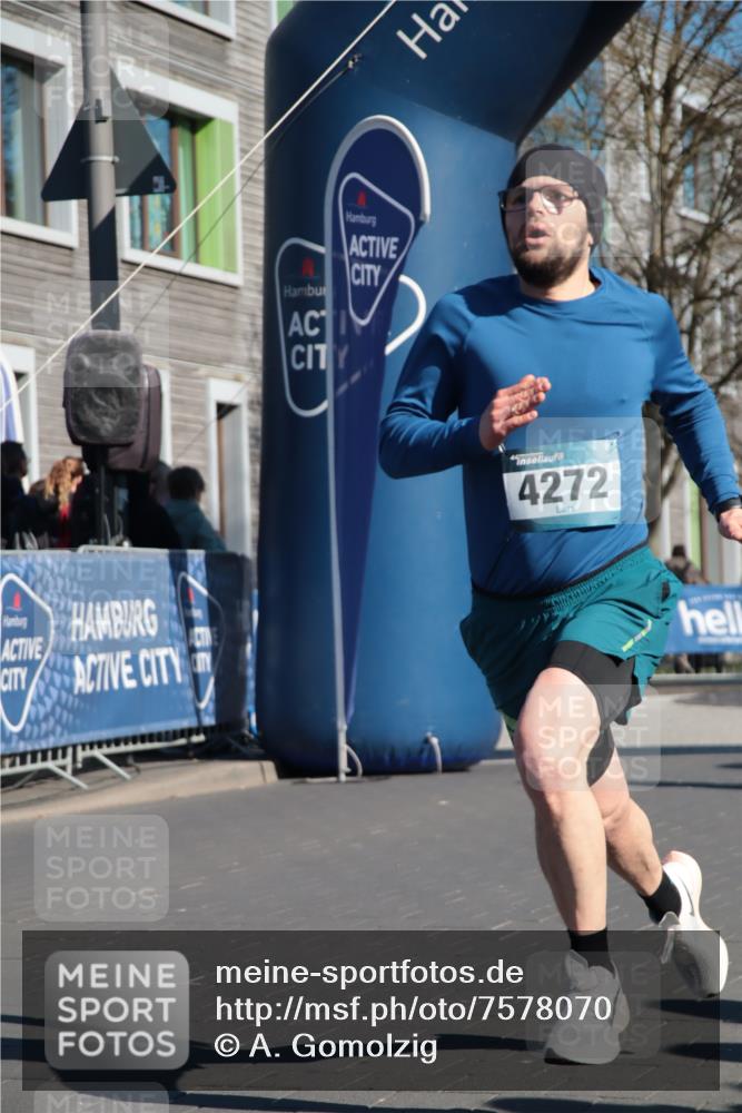 06.04.2025 - 44. Internationalen Wilhelmsburger Insellauf A. Gomolzig http://msf.ph/oto/7578070 06.04.2025 10:29:30 Ziel 3588, 4102, 4135, 4272, 4347 meine-sportfotos.de