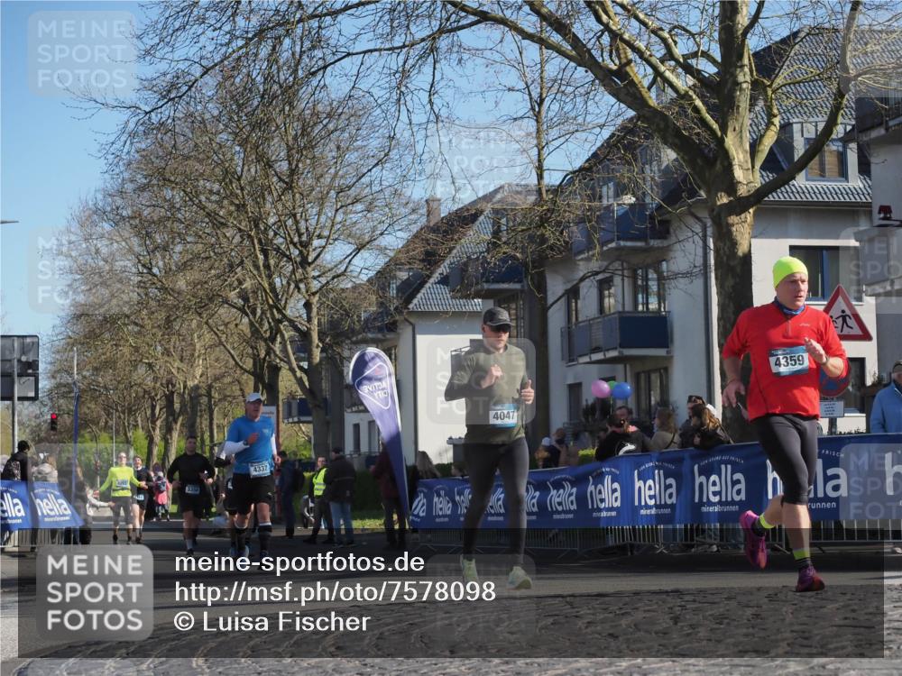 06.04.2025 - 44. Internationalen Wilhelmsburger Insellauf Luisa Fischer http://msf.ph/oto/7578098 06.04.2025 10:38:58 Ziel 4337, 4047, 4359 meine-sportfotos.de
