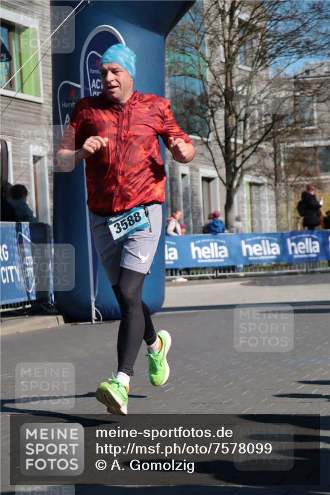 06.04.2025 - 44. Internationalen Wilhelmsburger Insellauf A. Gomolzig http://msf.ph/oto/7578099 06.04.2025 10:29:27 Ziel 3588, 3741, 4102, 4135, 4272 meine-sportfotos.de