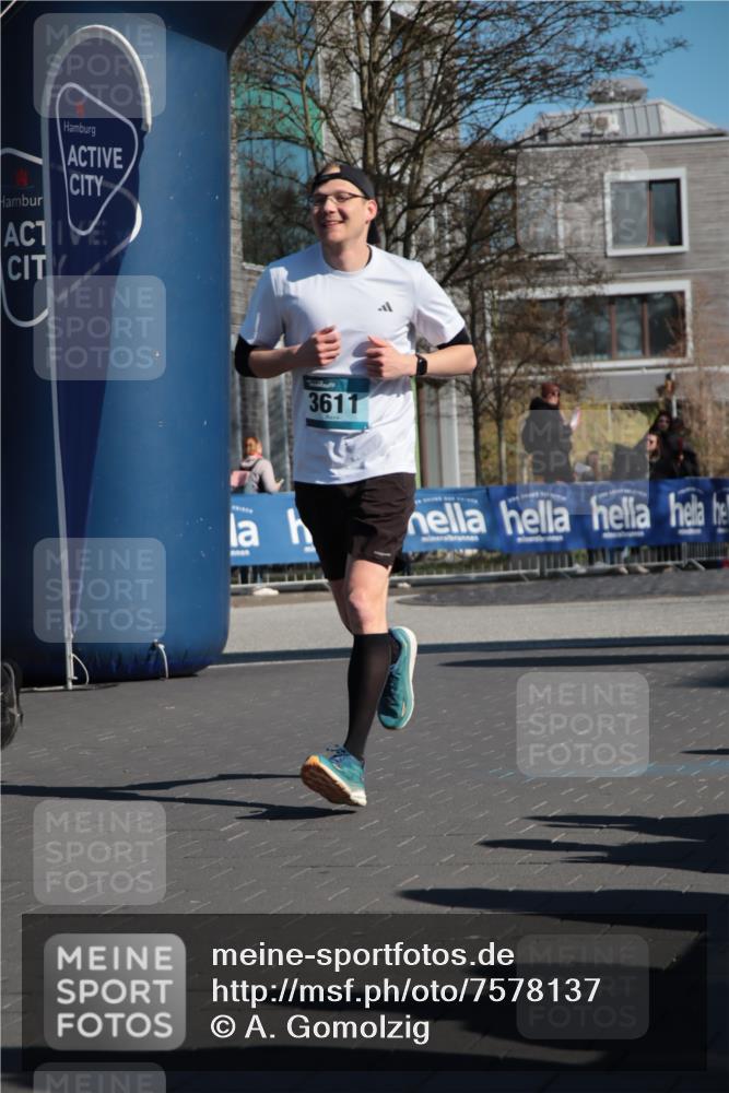 06.04.2025 - 44. Internationalen Wilhelmsburger Insellauf A. Gomolzig http://msf.ph/oto/7578137 06.04.2025 10:29:14 Ziel 3284, 3443, 3611, 5021 meine-sportfotos.de