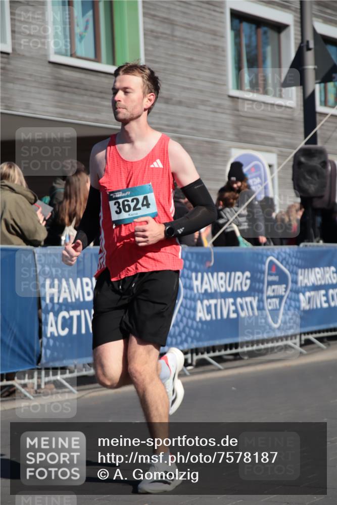 06.04.2025 - 44. Internationalen Wilhelmsburger Insellauf A. Gomolzig http://msf.ph/oto/7578187 06.04.2025 10:29:04 Ziel 3443, 3624, 4360 meine-sportfotos.de