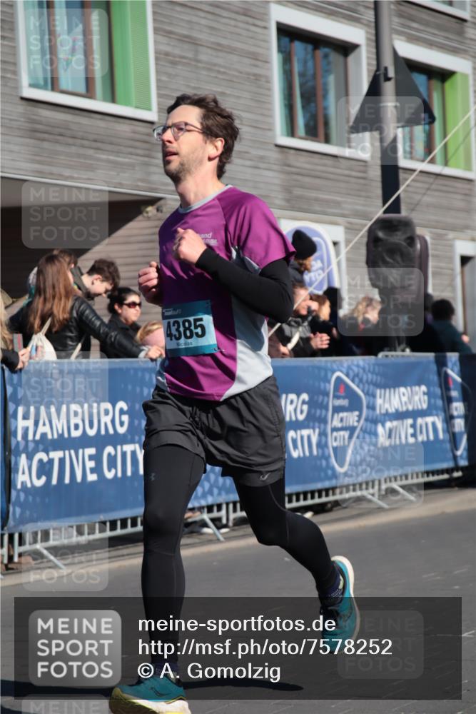 06.04.2025 - 44. Internationalen Wilhelmsburger Insellauf A. Gomolzig http://msf.ph/oto/7578252 06.04.2025 10:28:51 Ziel 4082, 4385 meine-sportfotos.de