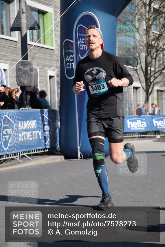 06.04.2025 - 44. Internationalen Wilhelmsburger Insellauf A. Gomolzig http://msf.ph/oto/7578273 06.04.2025 10:28:44 Ziel 3403, 3884, 5206 meine-sportfotos.de