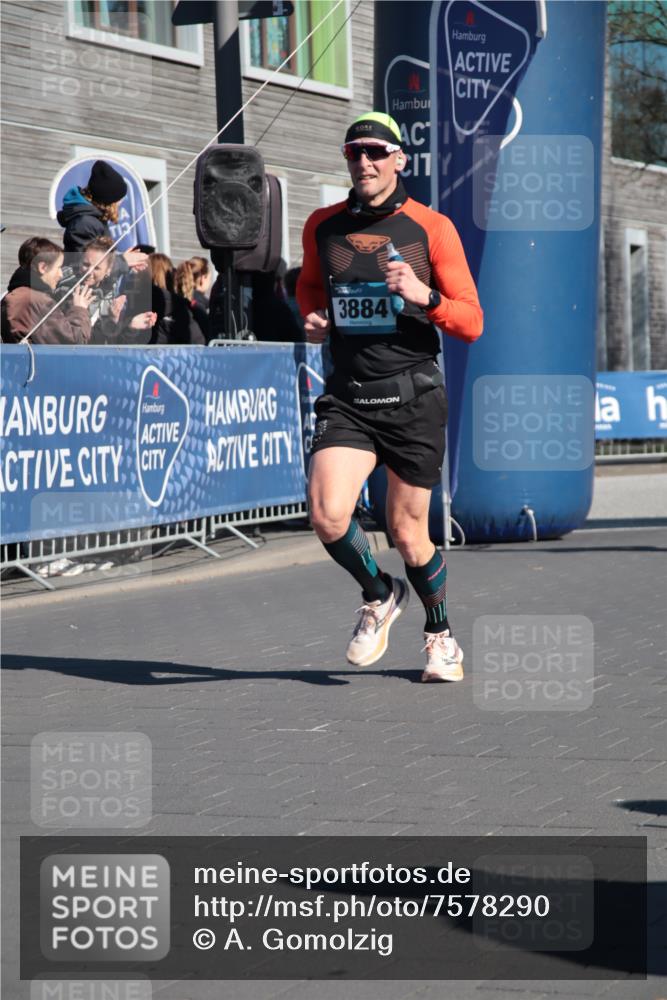 06.04.2025 - 44. Internationalen Wilhelmsburger Insellauf A. Gomolzig http://msf.ph/oto/7578290 06.04.2025 10:28:43 Ziel 3403, 3884, 5206 meine-sportfotos.de
