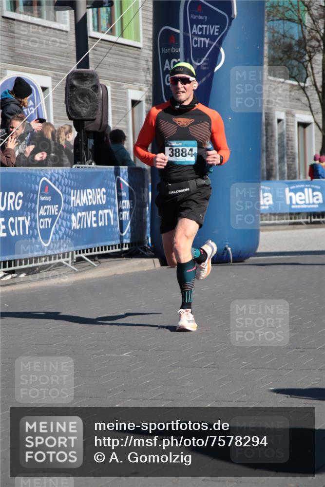 06.04.2025 - 44. Internationalen Wilhelmsburger Insellauf A. Gomolzig http://msf.ph/oto/7578294 06.04.2025 10:28:42 Ziel 3403, 3884, 5206 meine-sportfotos.de